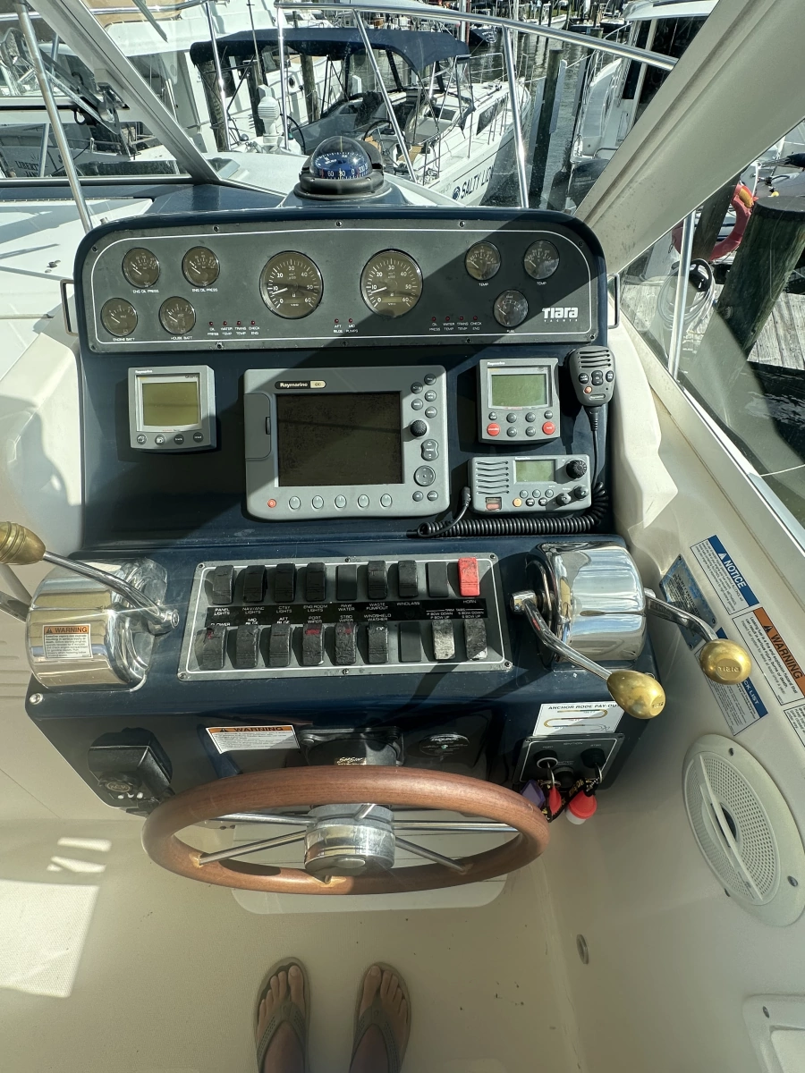 2005 Tiara Yachts 2900 Coronet