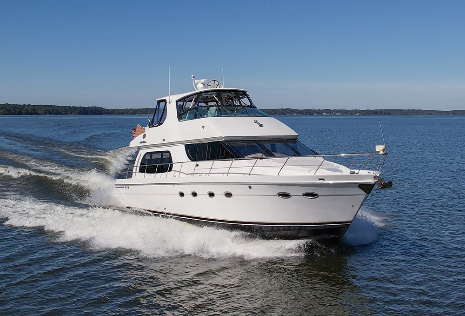 2005 Carver 56 Voyager underway