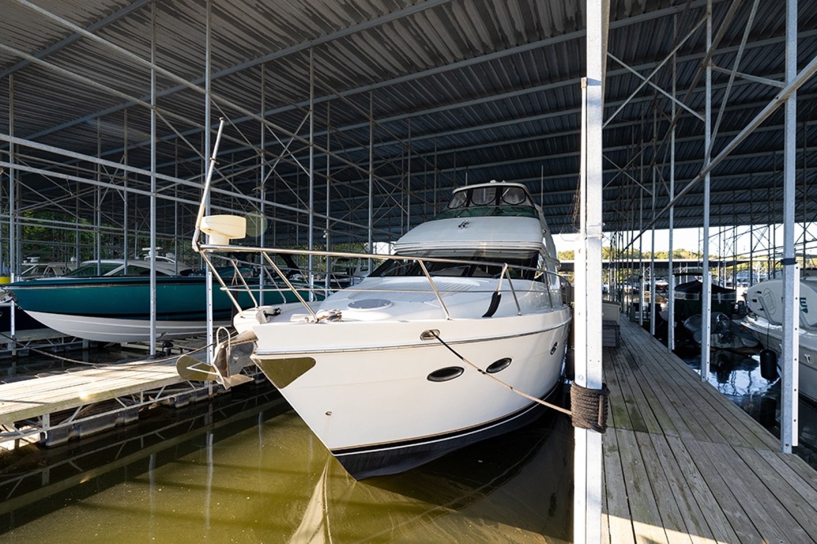 Port bow profile (in slip)
