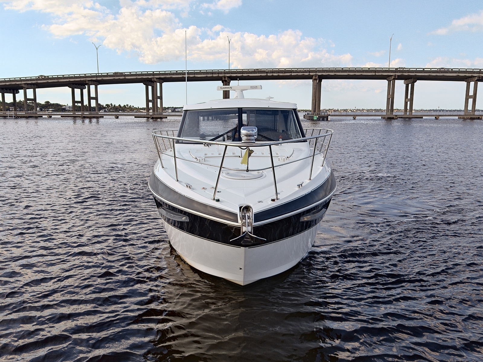 2016 Cruisers Yachts 