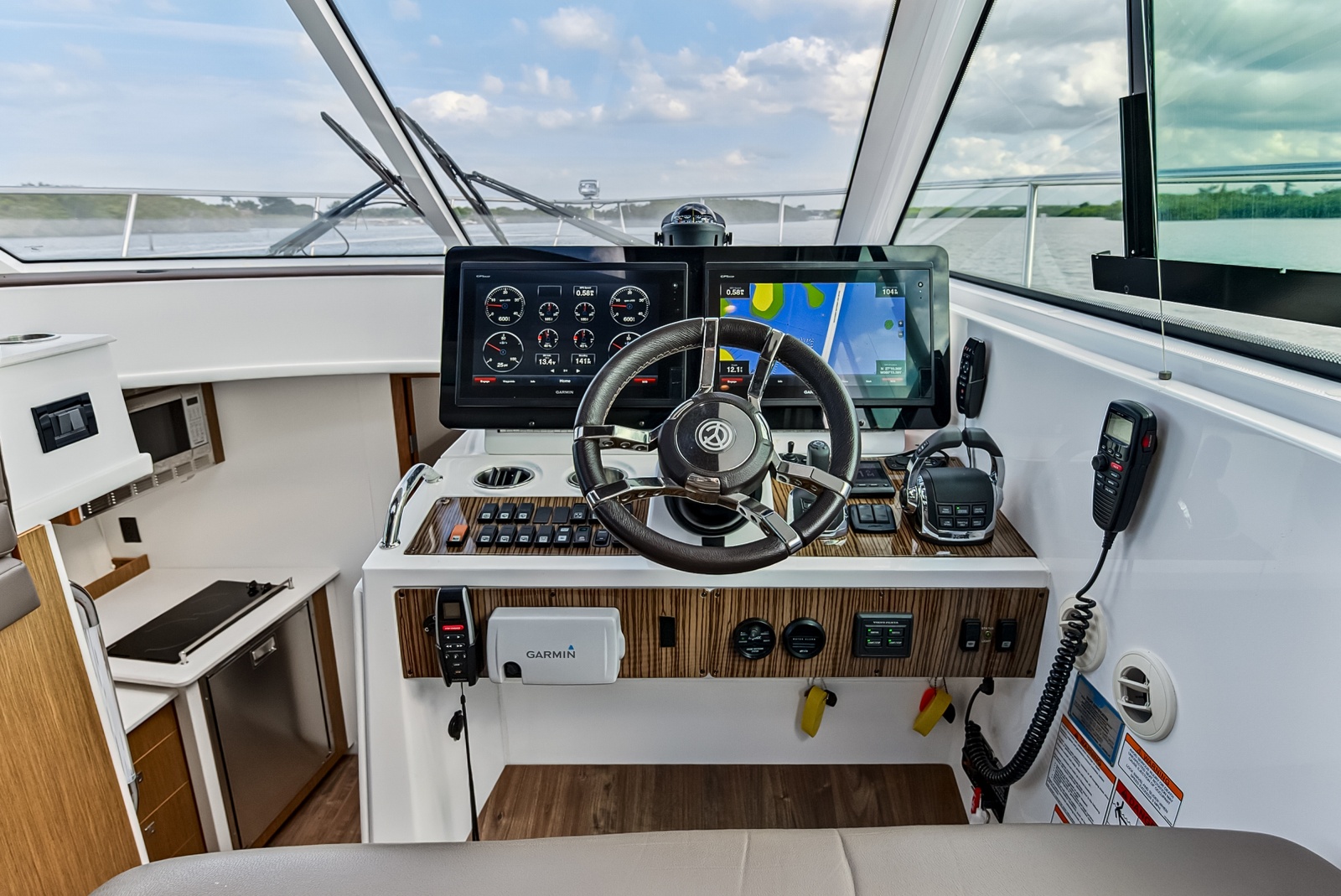 2016 Cruisers Yachts 