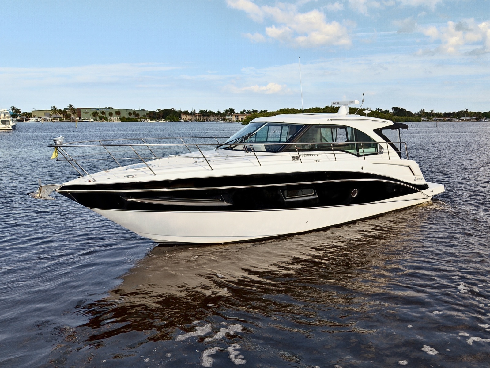 2016 Cruisers Yachts 41 Cantius