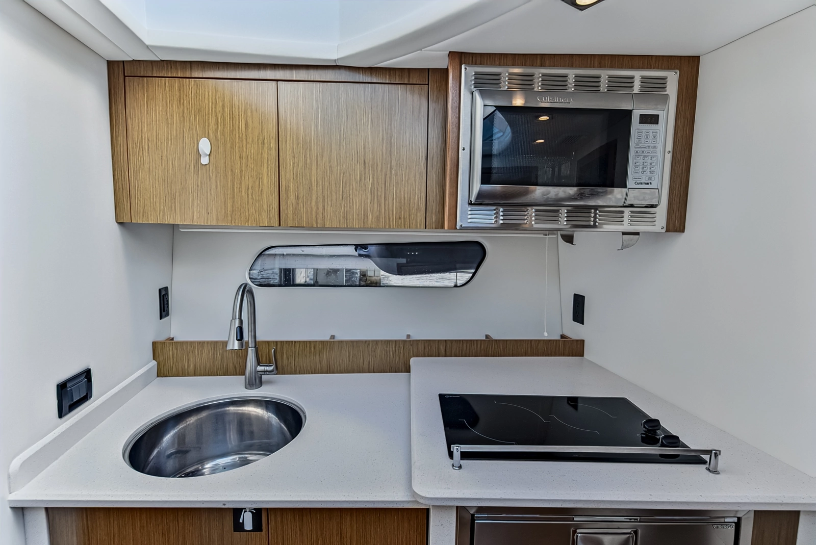 2016 Cruisers Yachts 