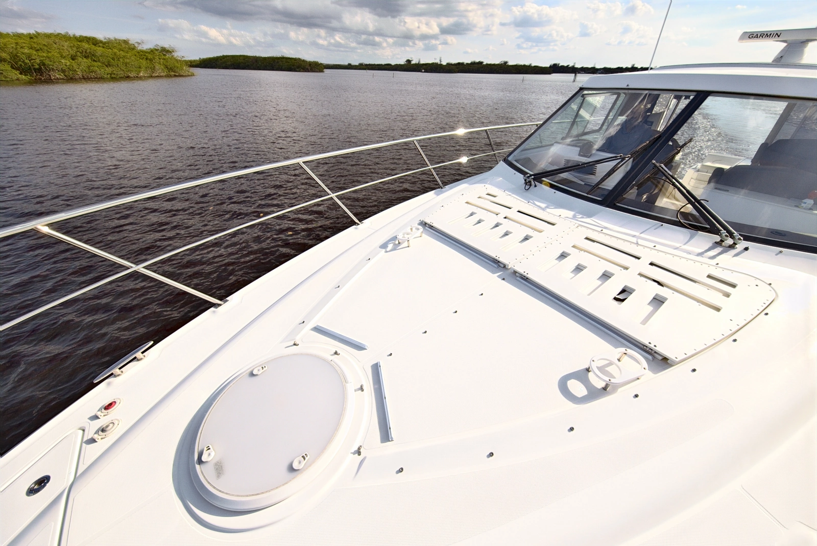 2016 Cruisers Yachts 