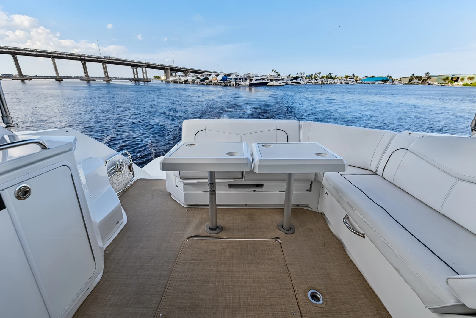 2016 Cruisers Yachts 