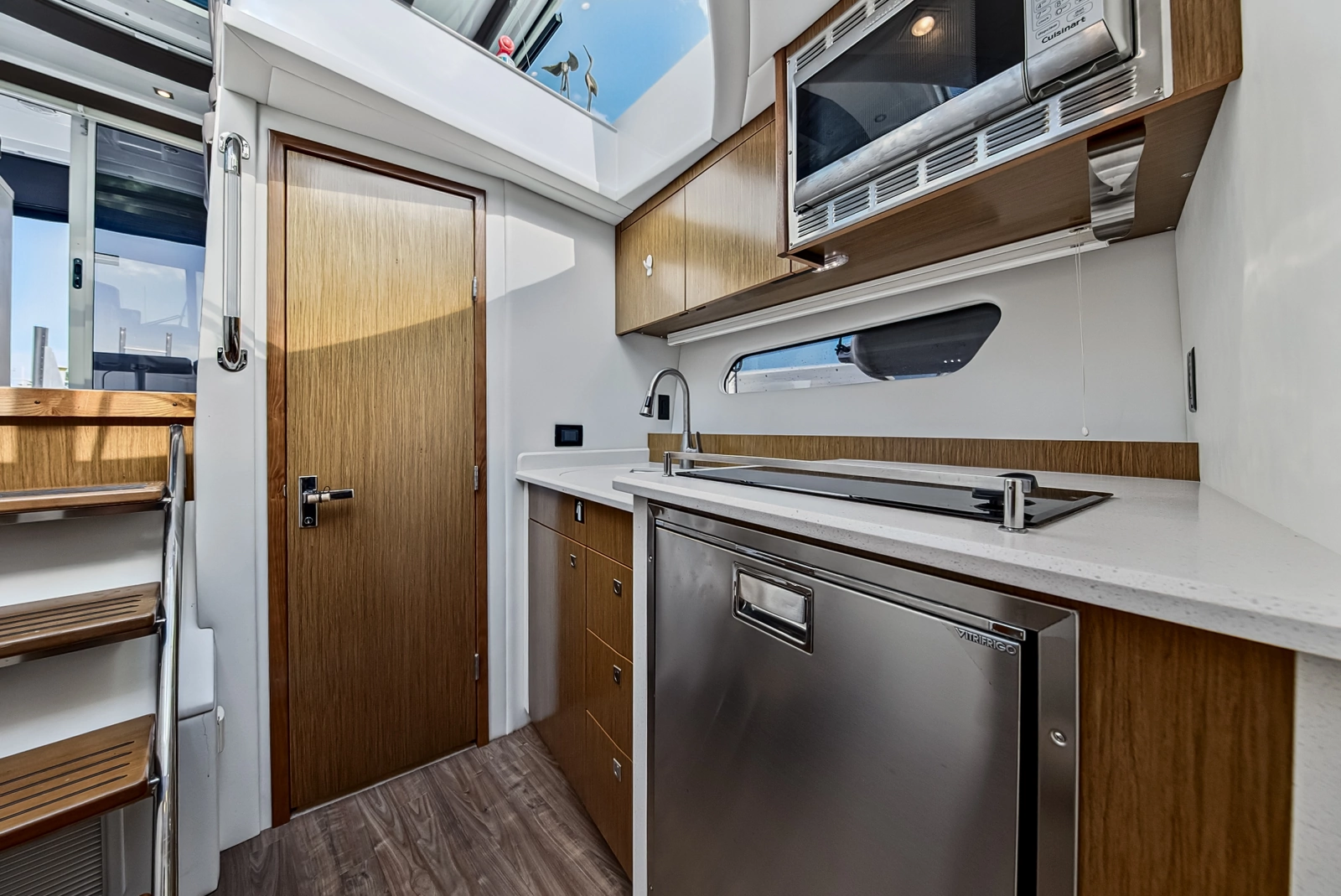 2016 Cruisers Yachts 