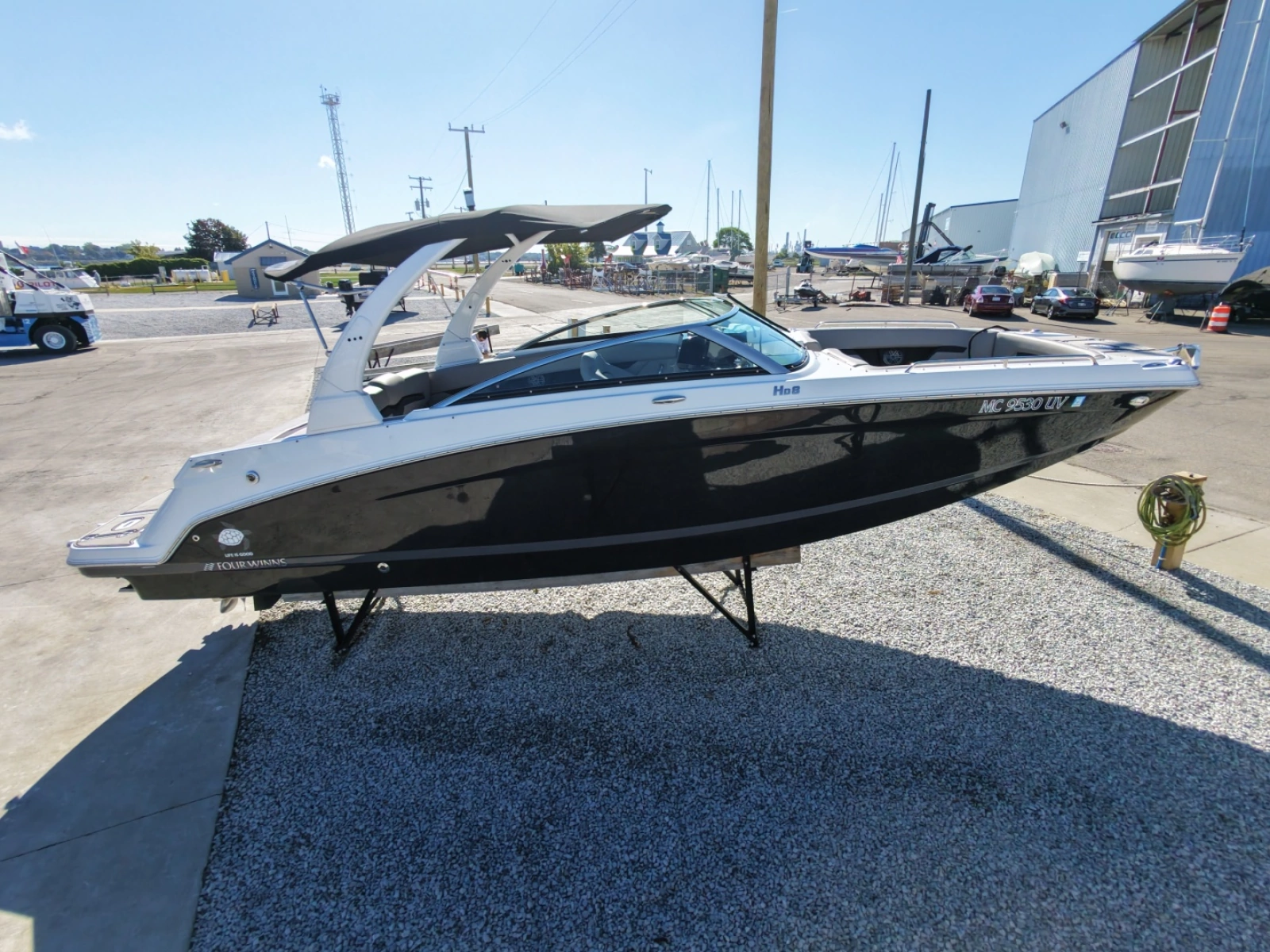 2022 Four Winns HD8