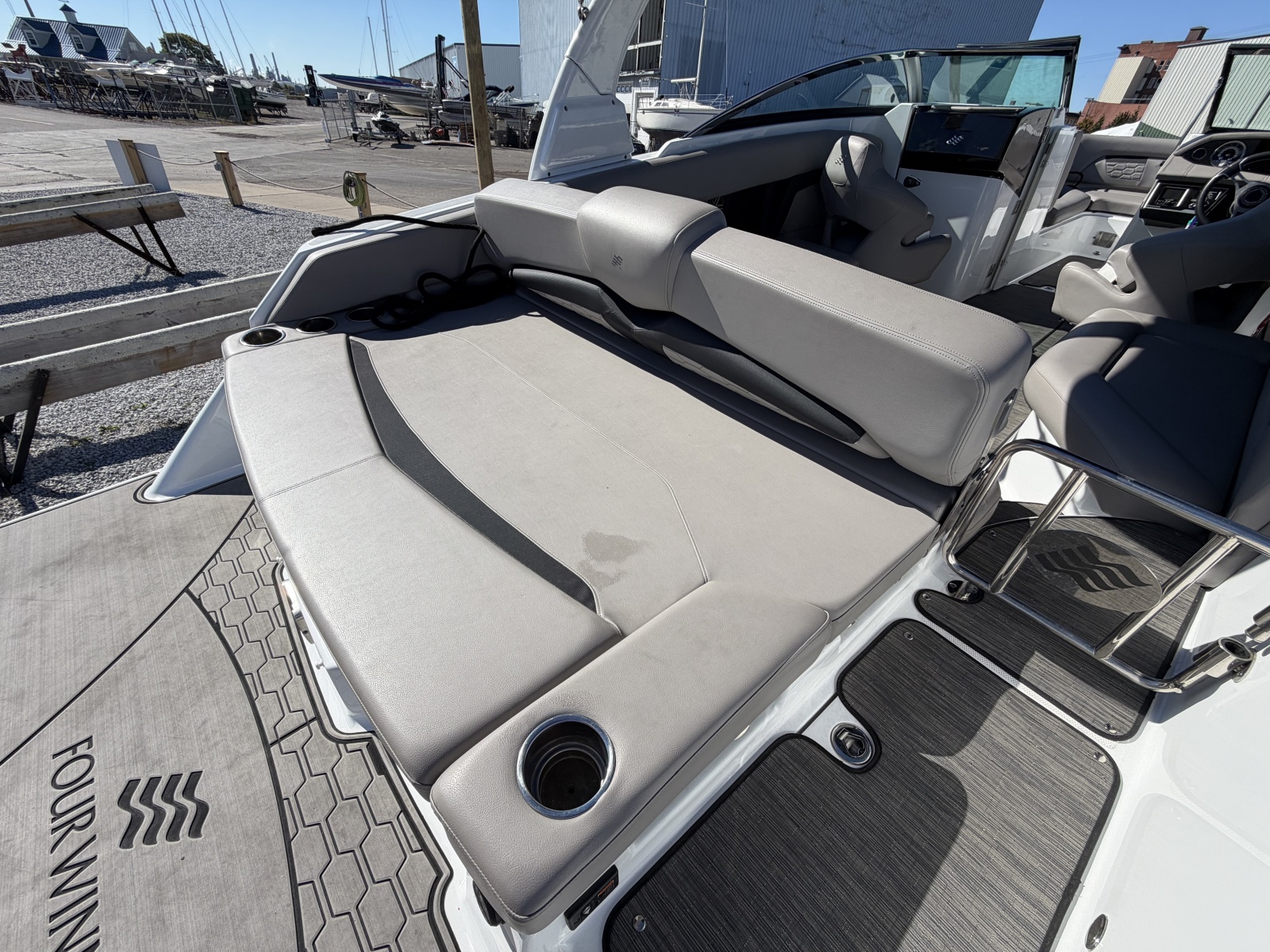 2022 Four Winns HD8