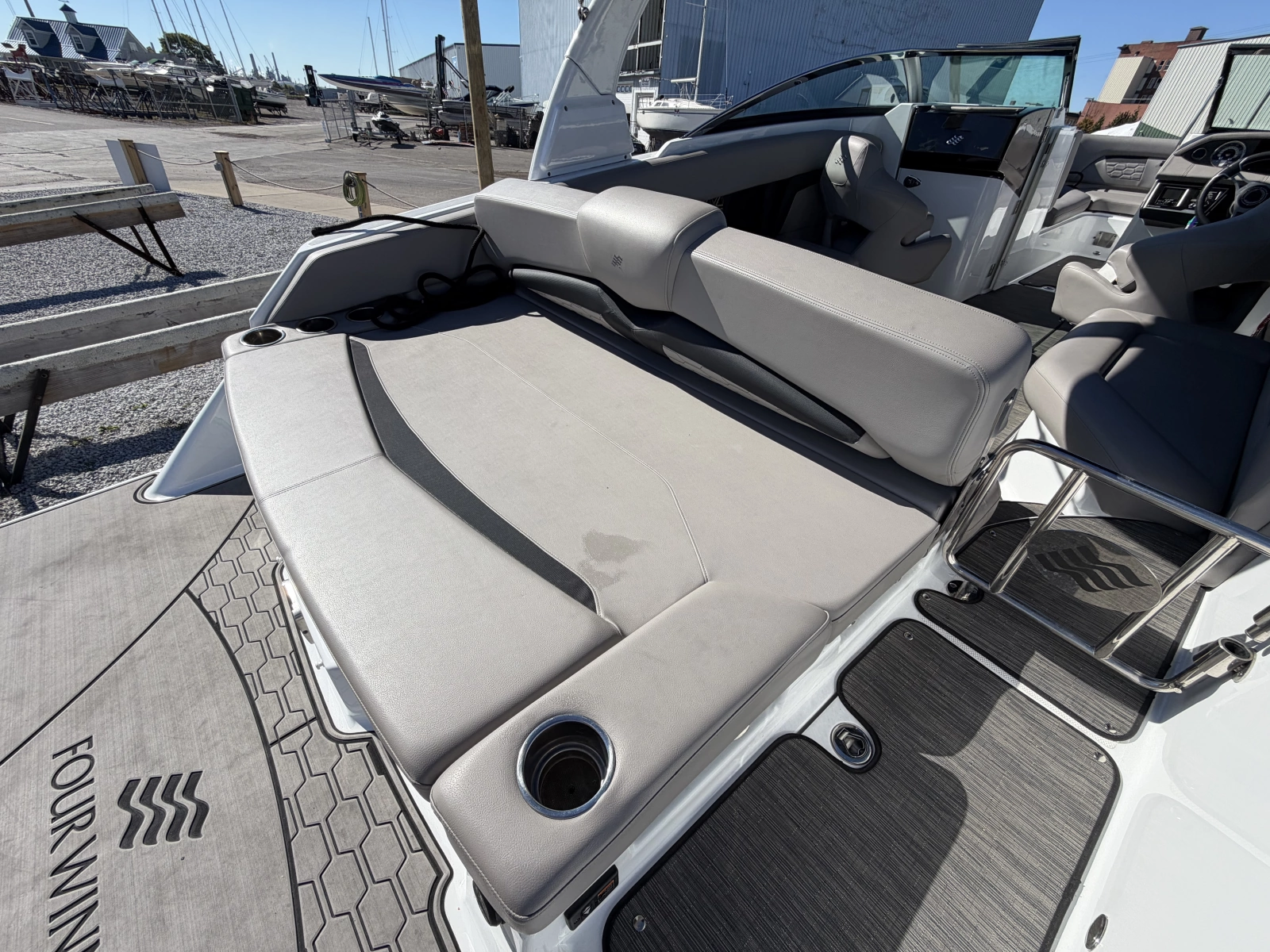 2022 Four Winns HD8