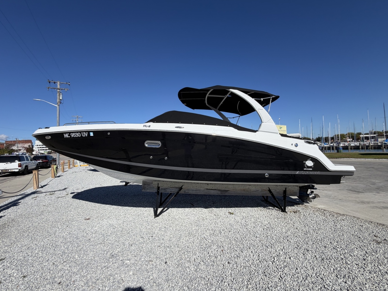 2022 Four Winns HD8