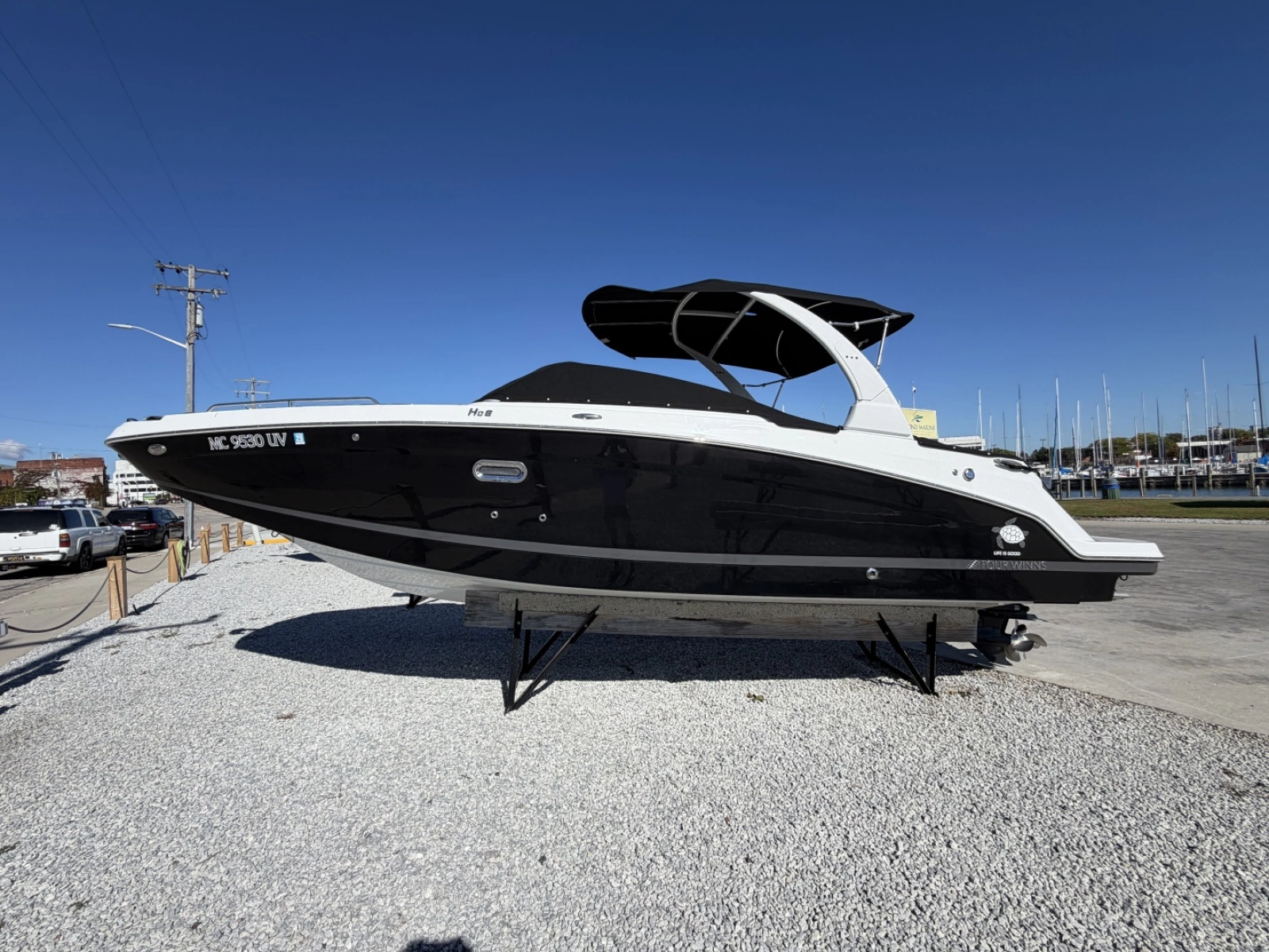 2022 Four Winns HD8