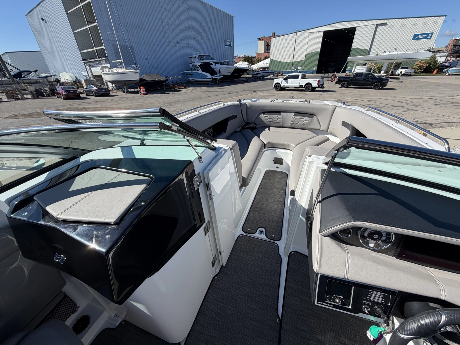 2022 Four Winns HD8