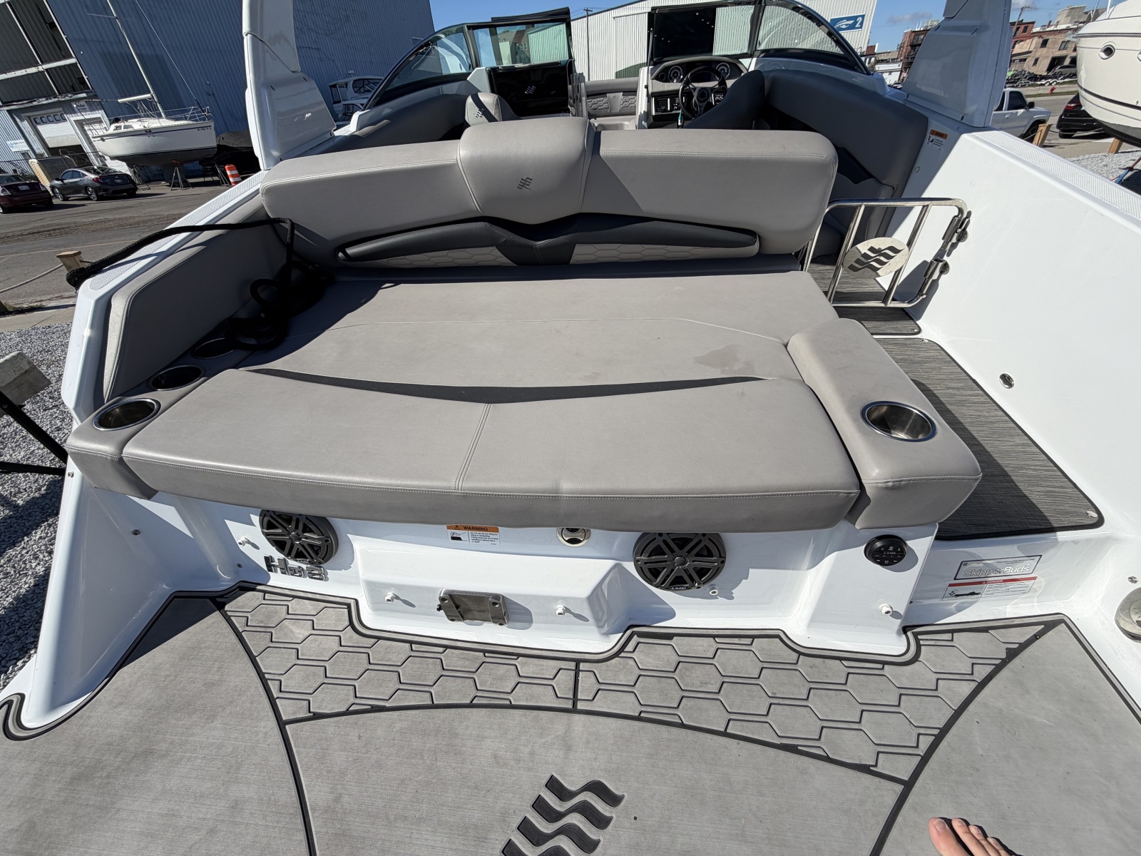 2022 Four Winns HD8