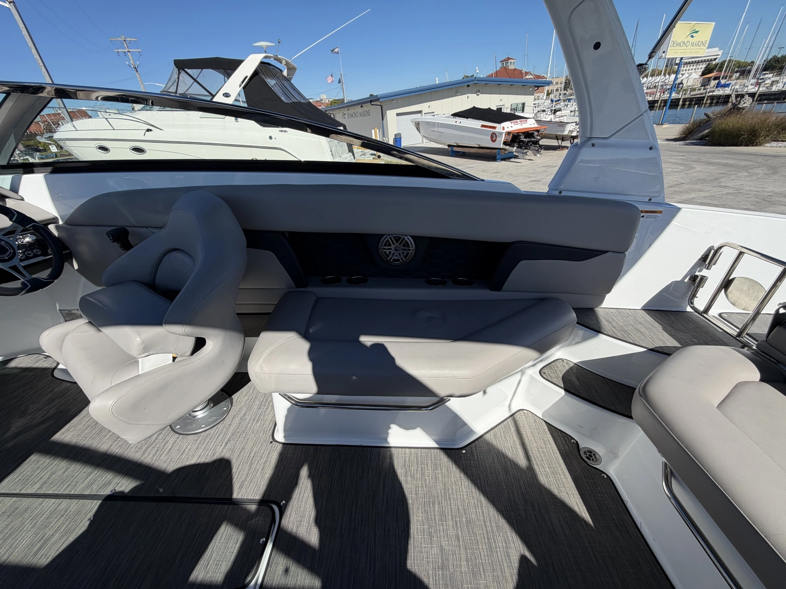 2022 Four Winns HD8