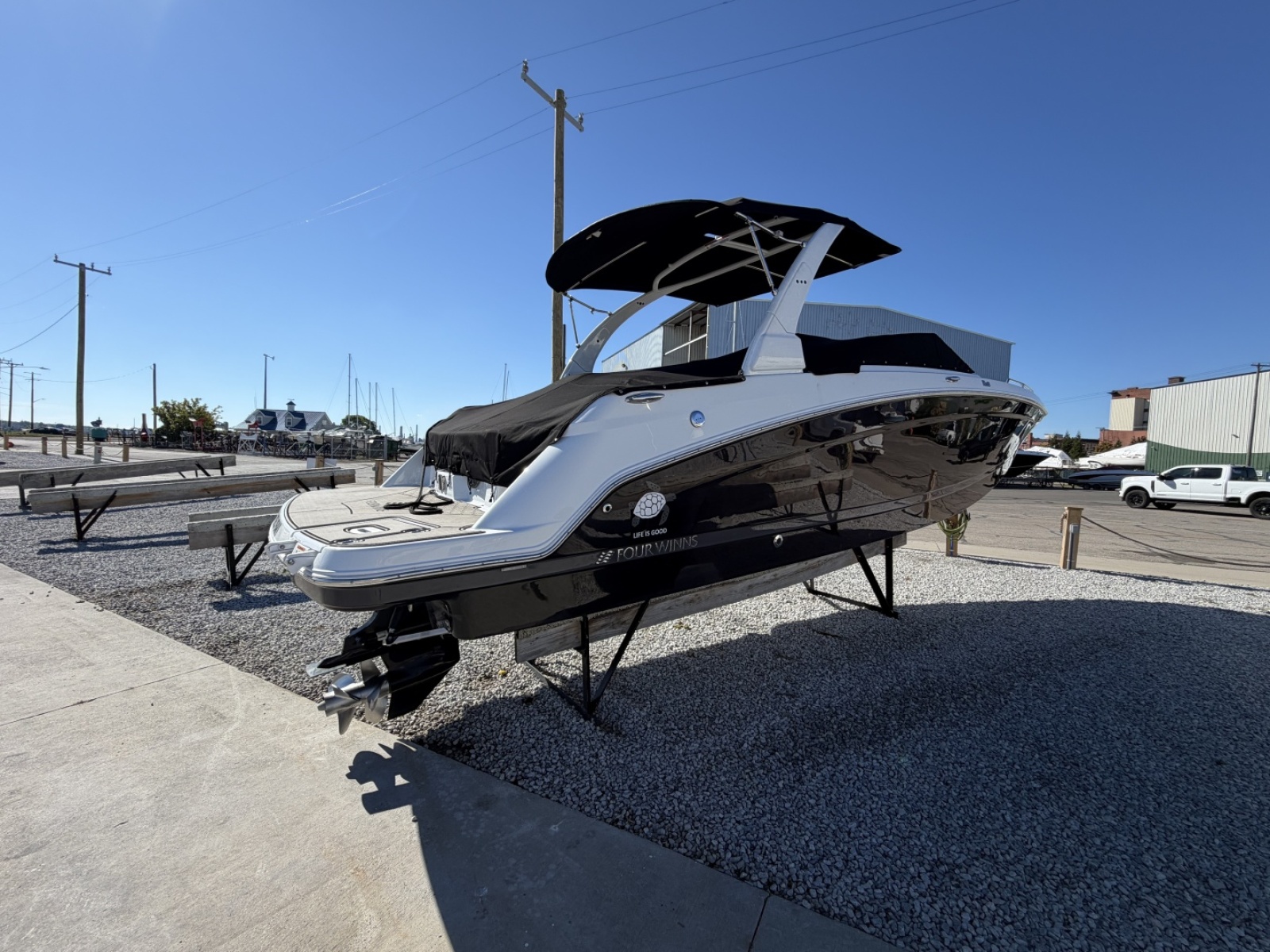 2022 Four Winns HD8