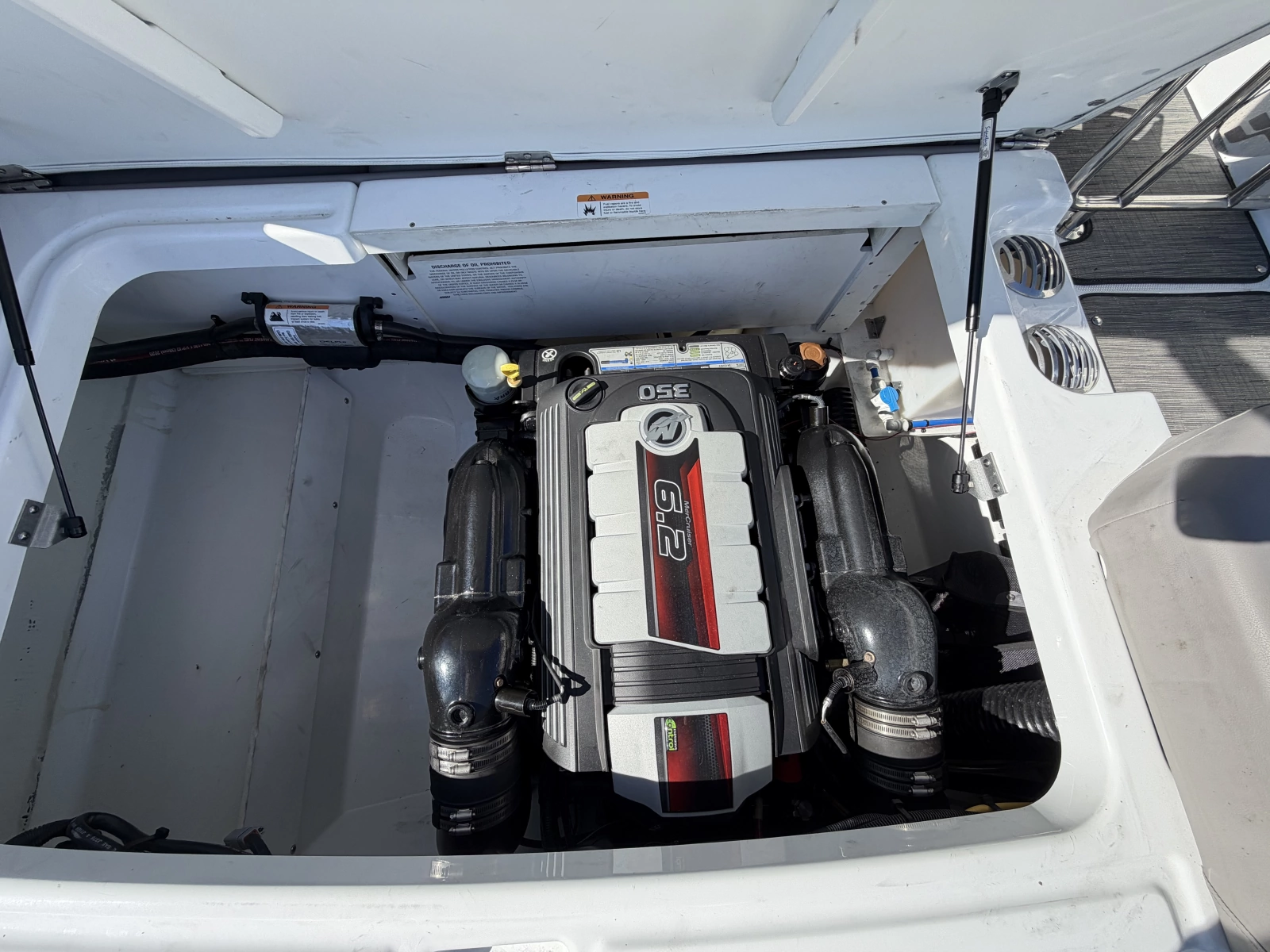 2022 Four Winns HD8