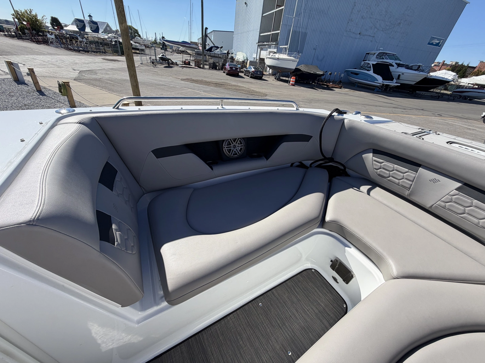 2022 Four Winns HD8