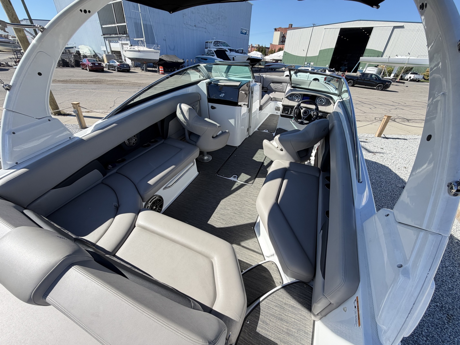 2022 Four Winns HD8
