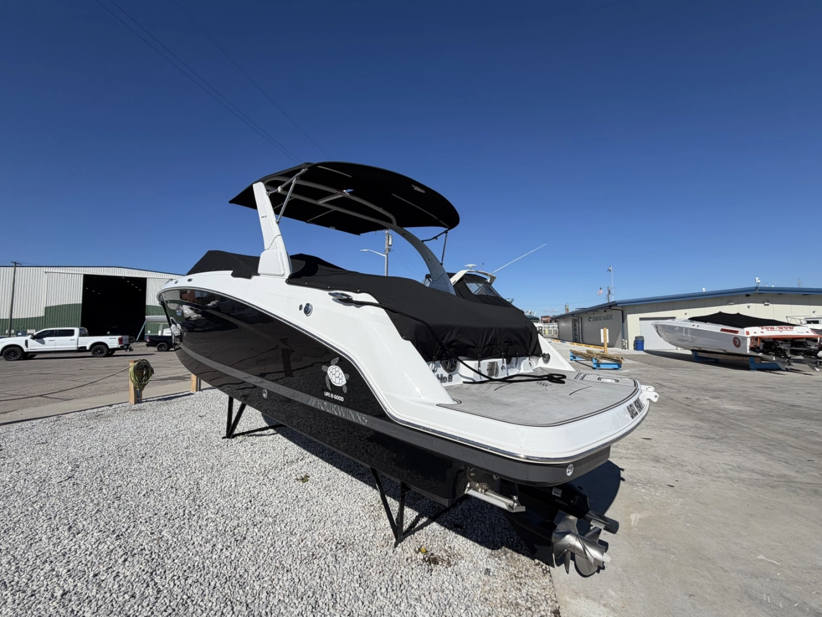 2022 Four Winns HD8