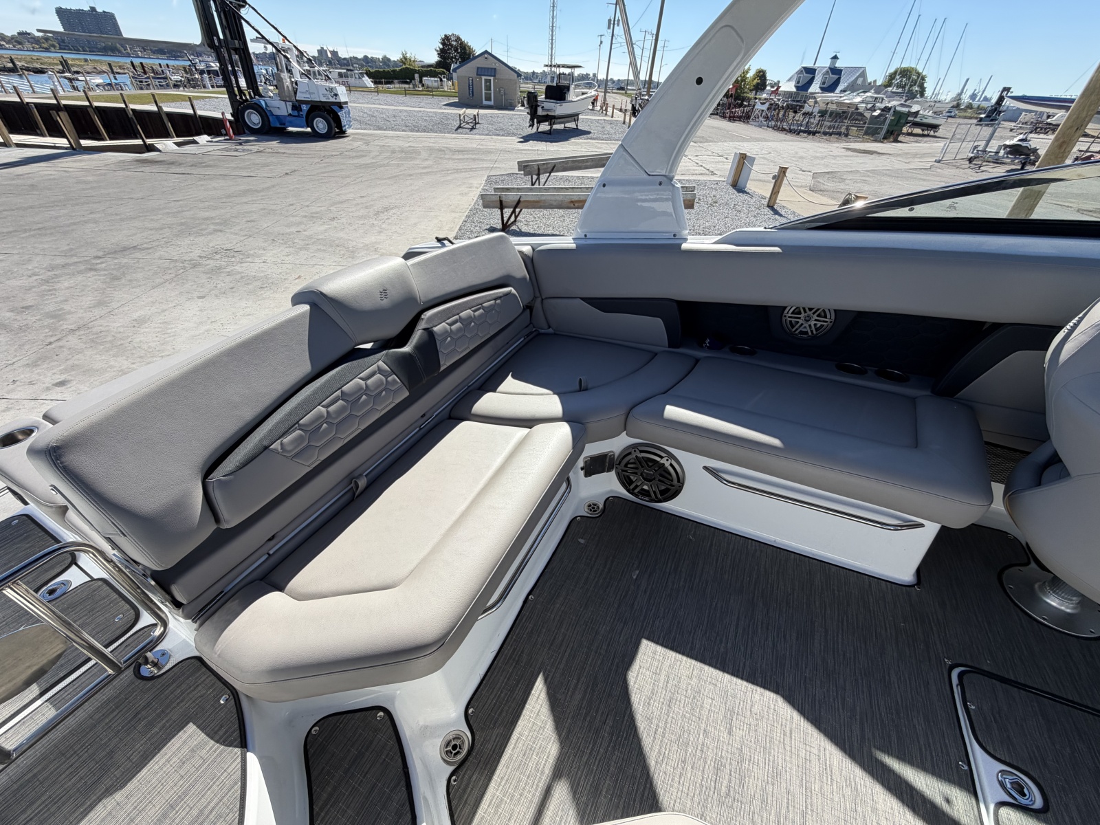 2022 Four Winns HD8