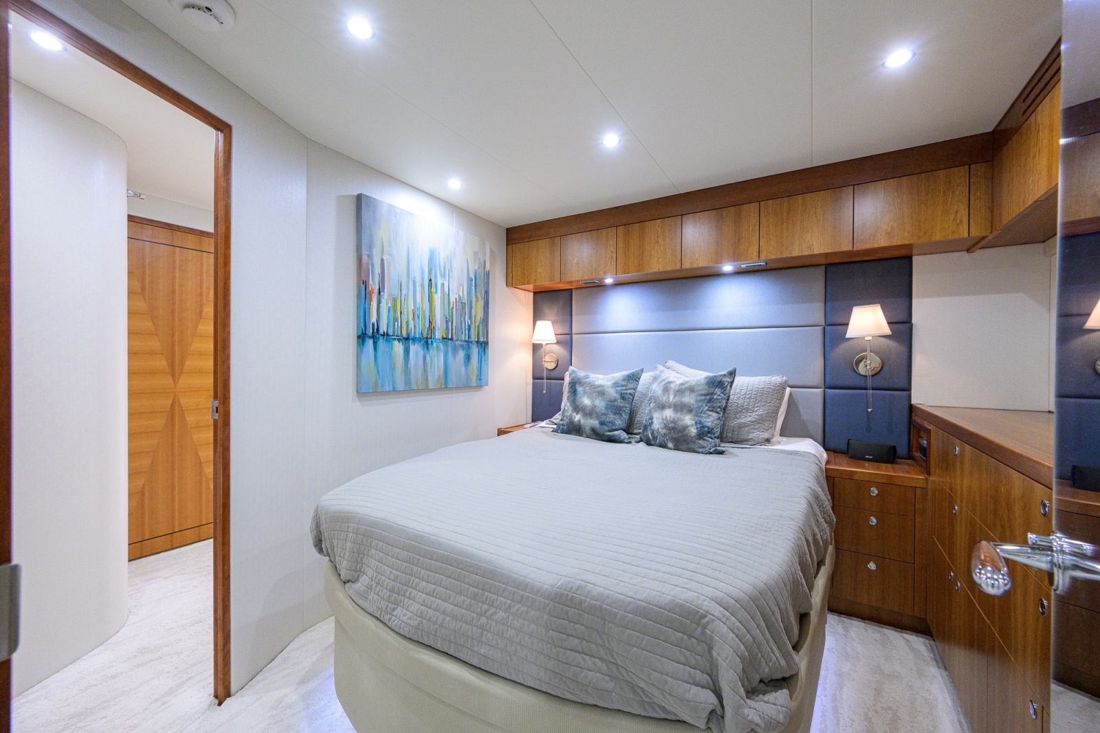 2013 Hatteras 80 Motor Yacht