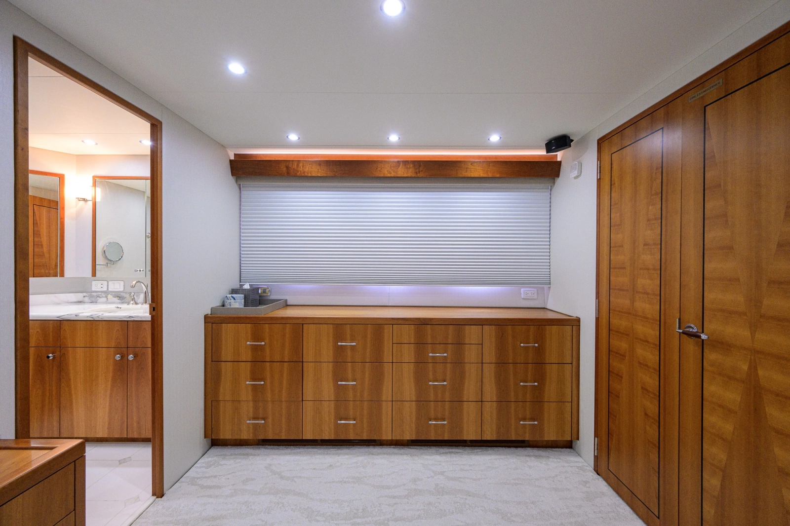 2013 Hatteras 80 Motor Yacht
