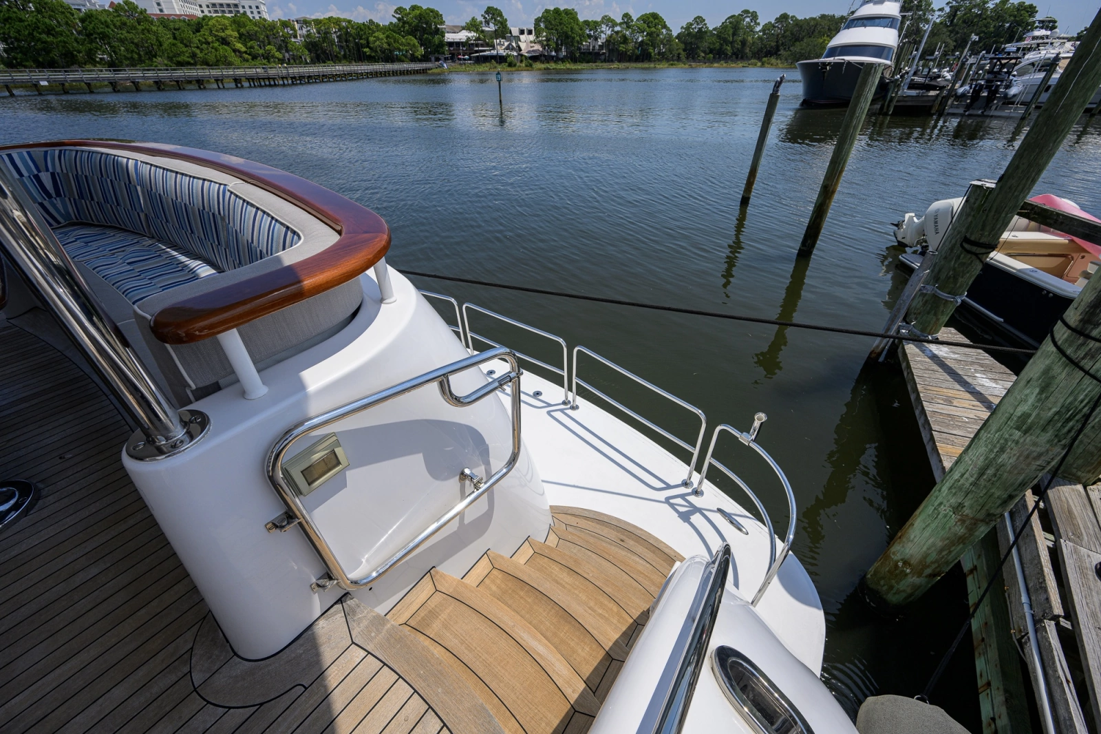 2013 Hatteras 80 Motor Yacht