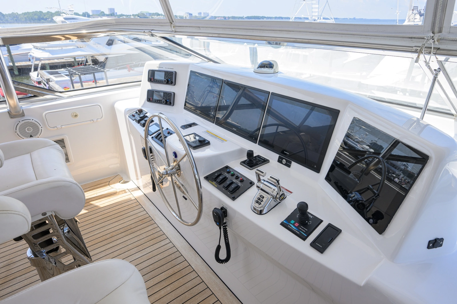 2013 Hatteras 80 Motor Yacht