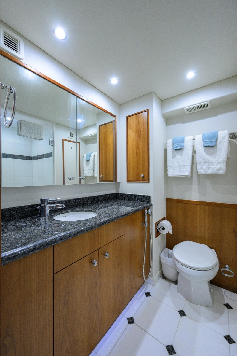 2013 Hatteras 80 Motor Yacht