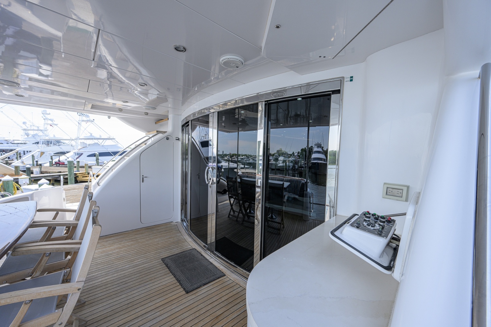 2013 Hatteras 80 Motor Yacht