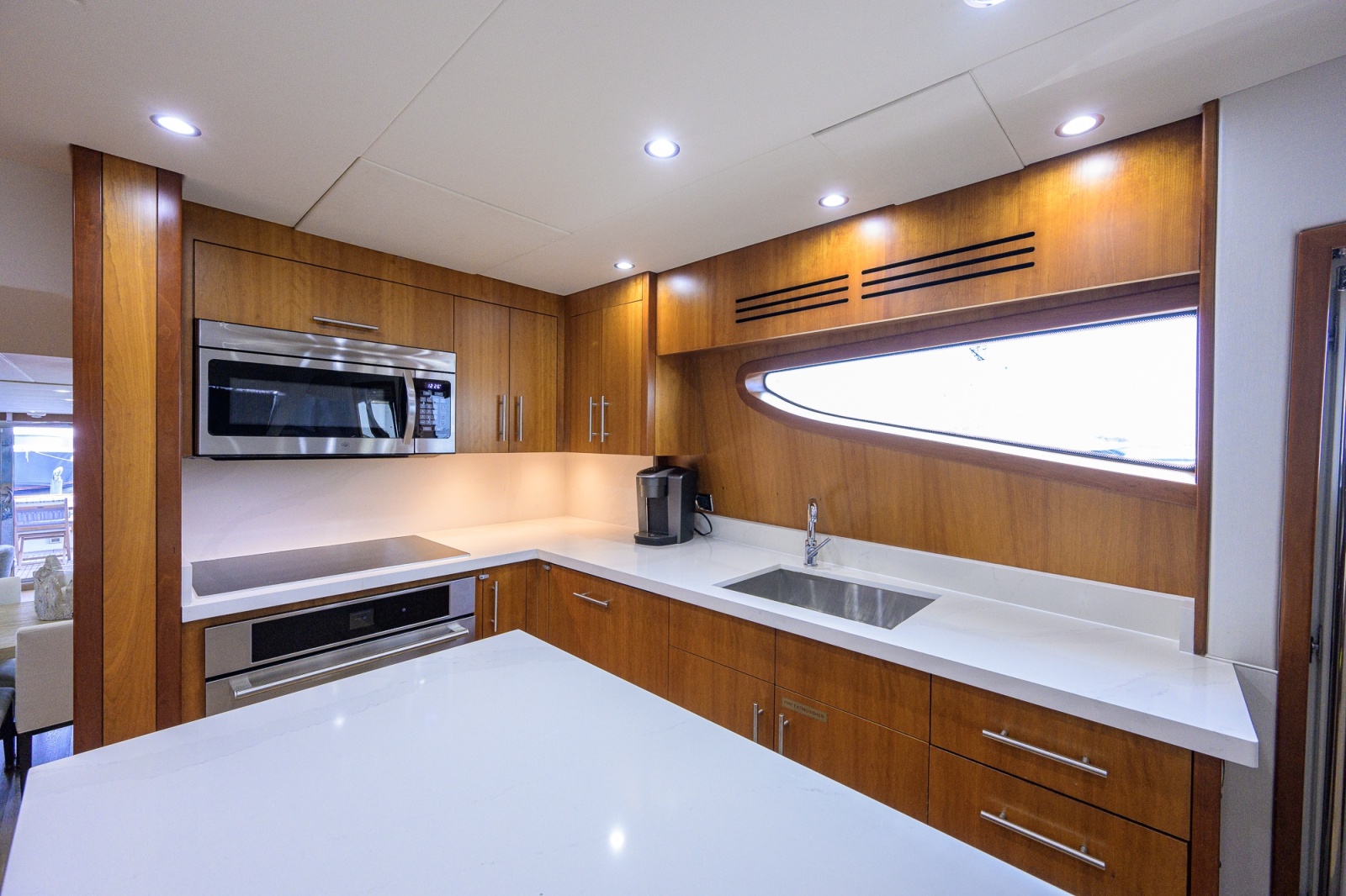2013 Hatteras 80 Motor Yacht