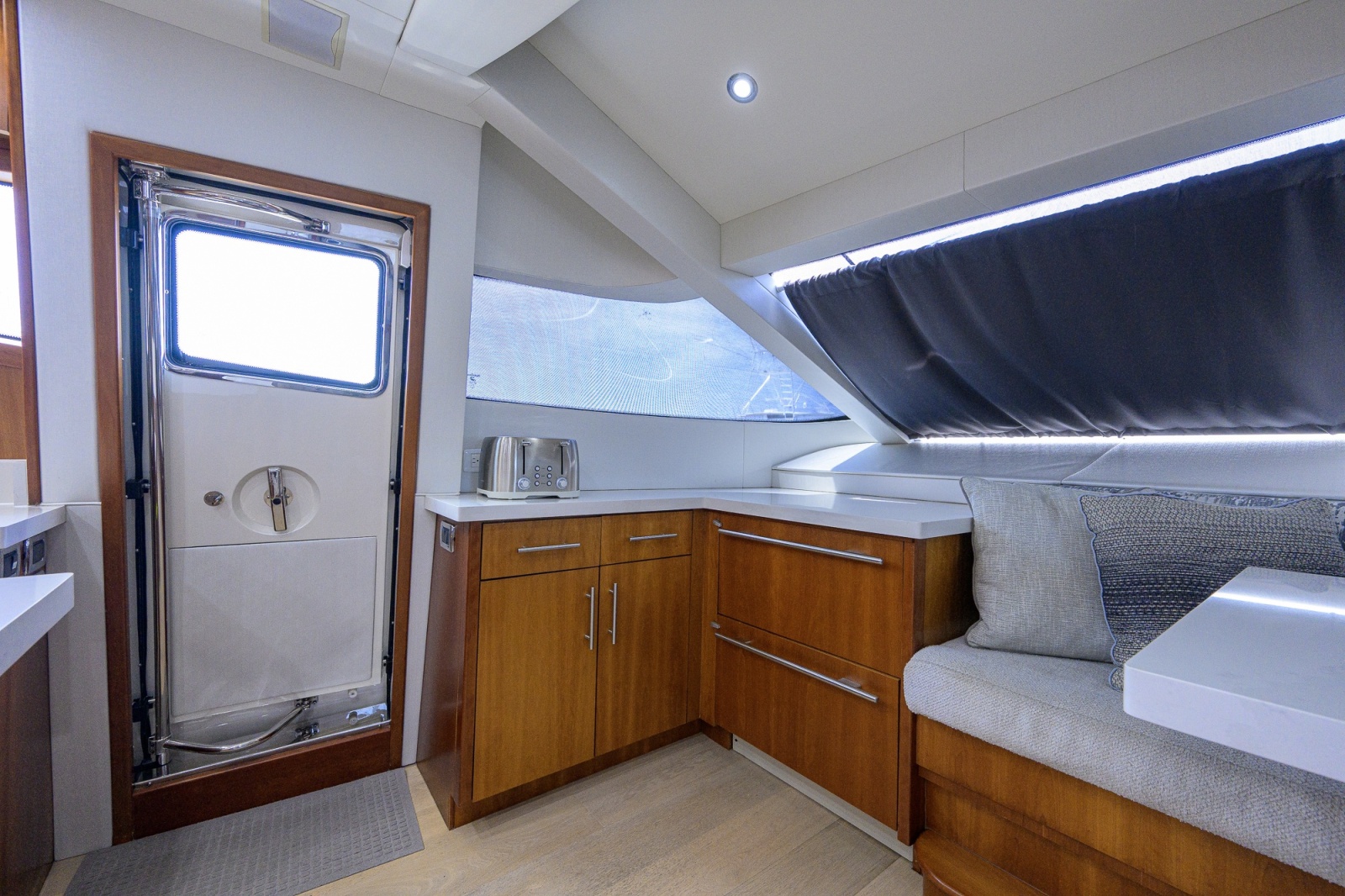 2013 Hatteras 80 Motor Yacht