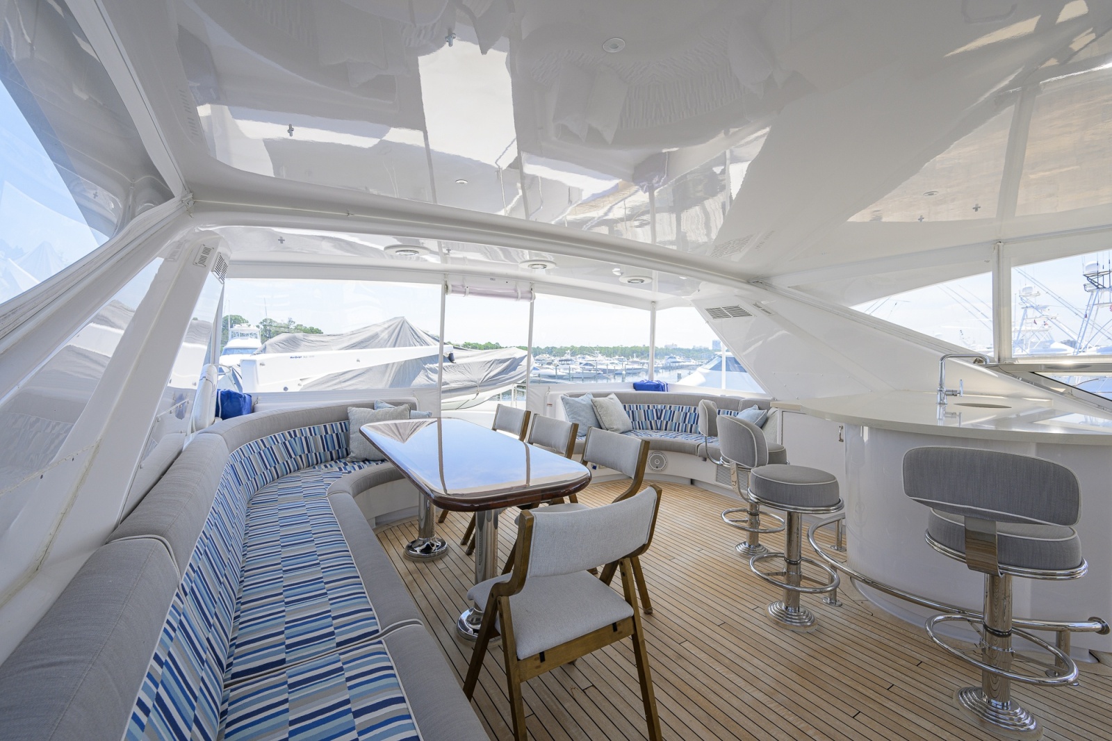 2013 Hatteras 80 Motor Yacht