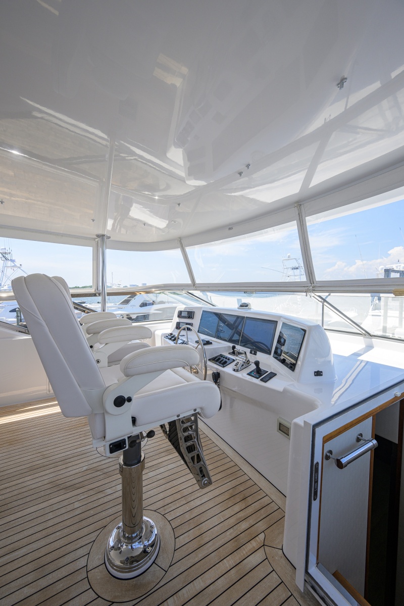 2013 Hatteras 80 Motor Yacht