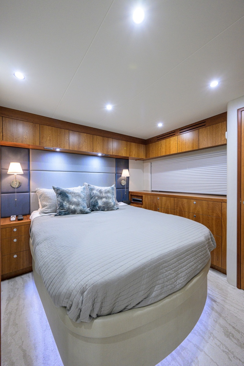 2013 Hatteras 80 Motor Yacht