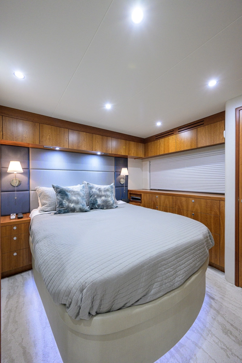 2013 Hatteras 80 Motor Yacht