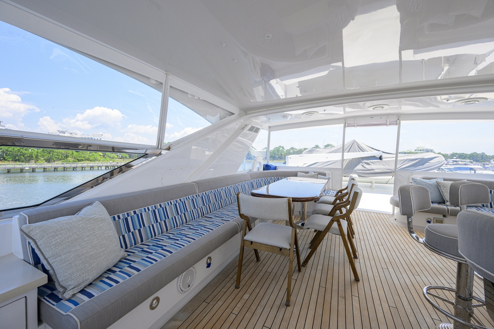 2013 Hatteras 80 Motor Yacht