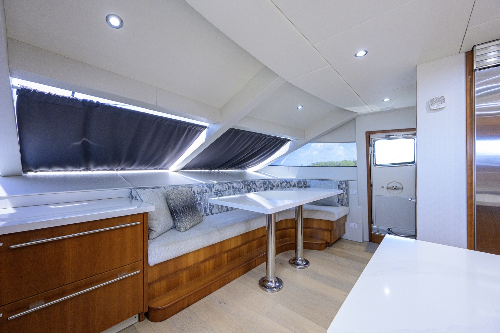 2013 Hatteras 80 Motor Yacht