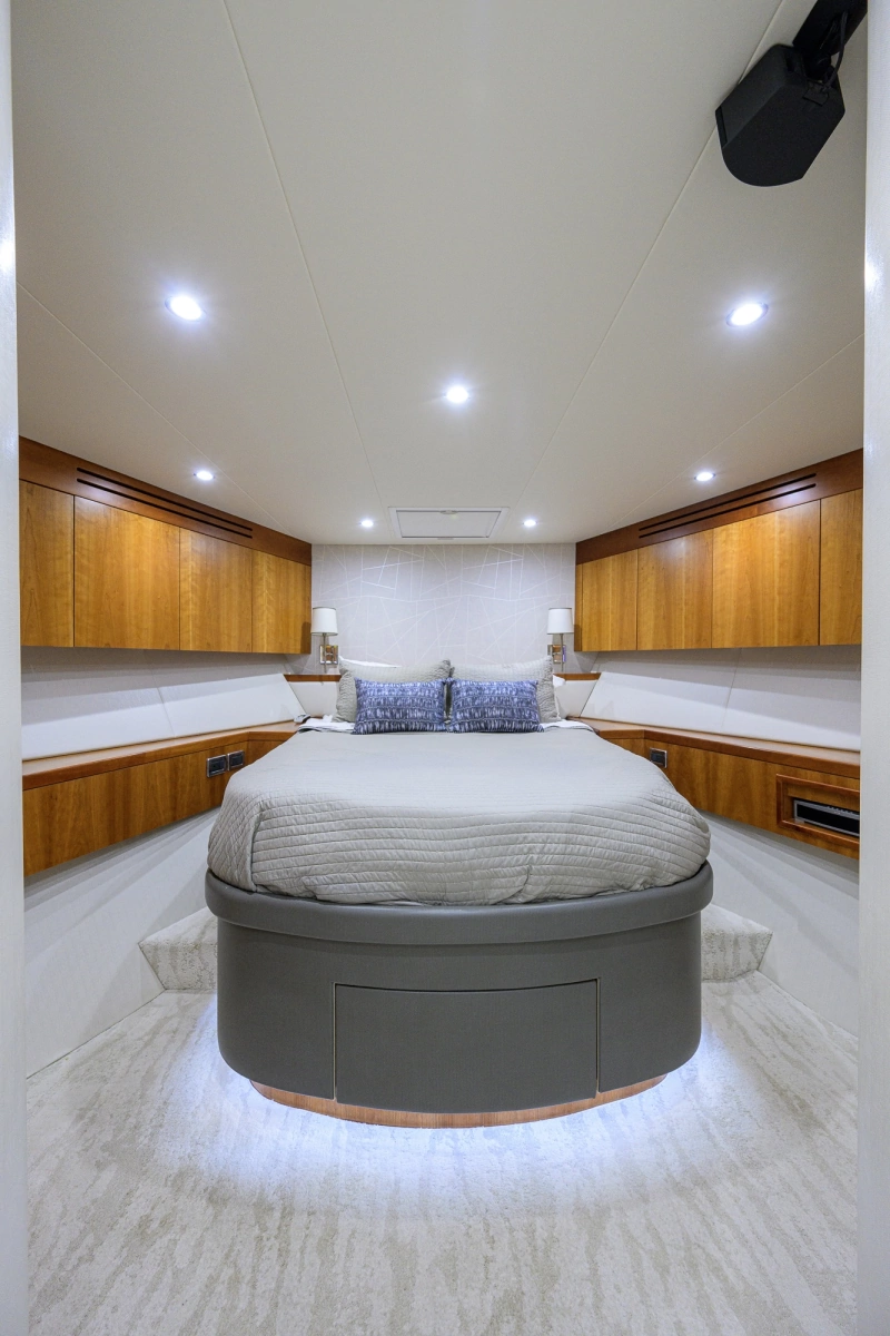 2013 Hatteras 80 Motor Yacht