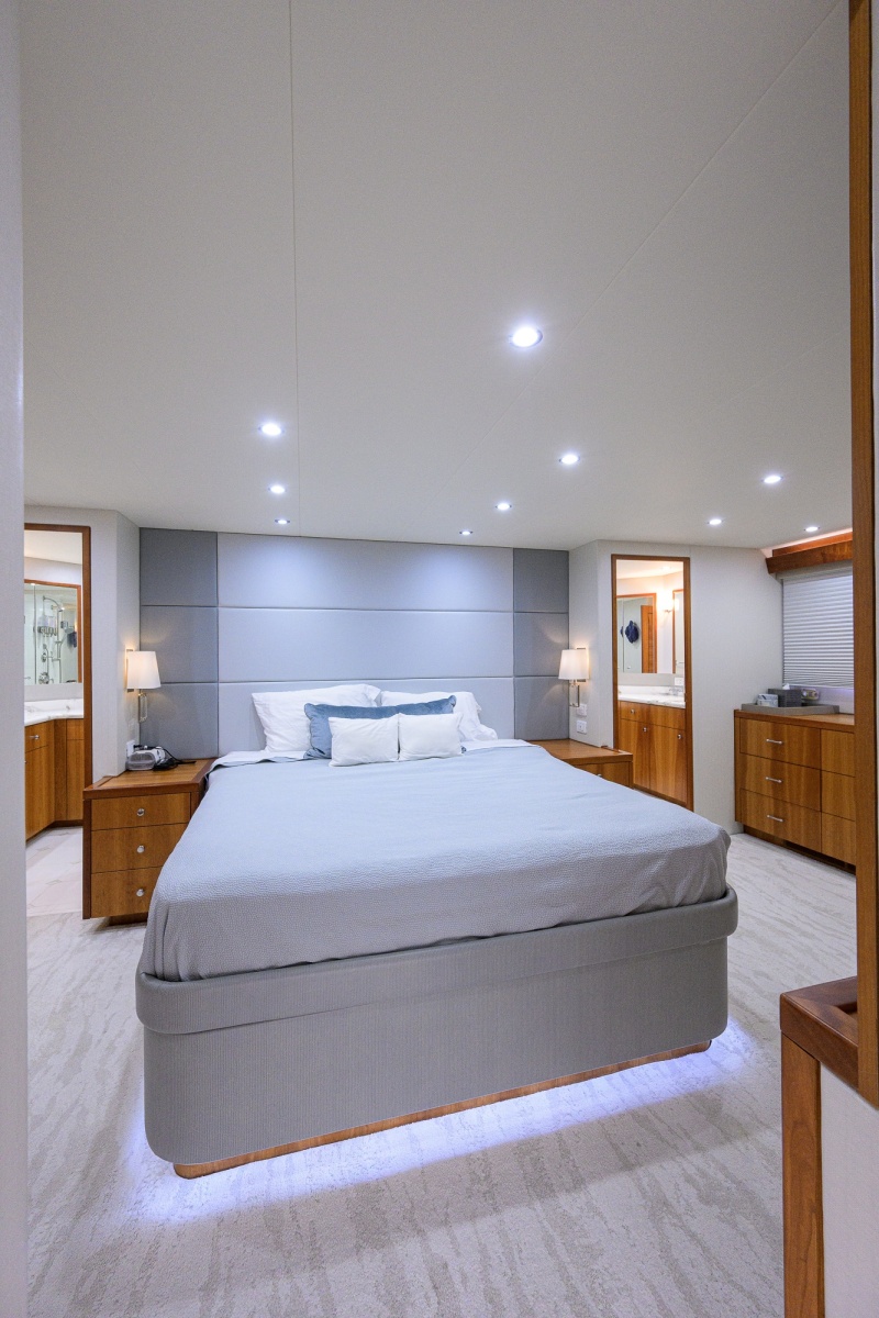 2013 Hatteras 80 Motor Yacht