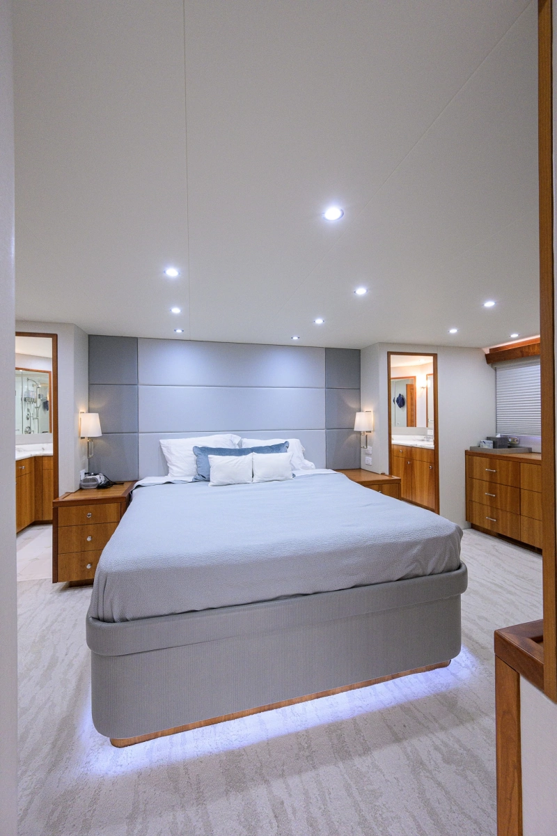 2013 Hatteras 80 Motor Yacht