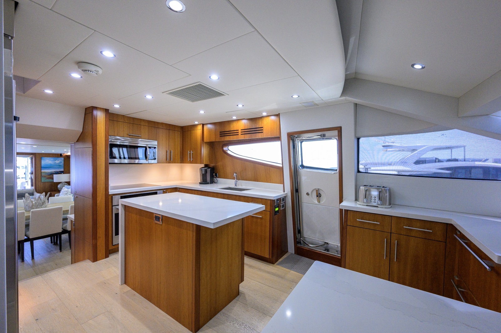2013 Hatteras 80 Motor Yacht