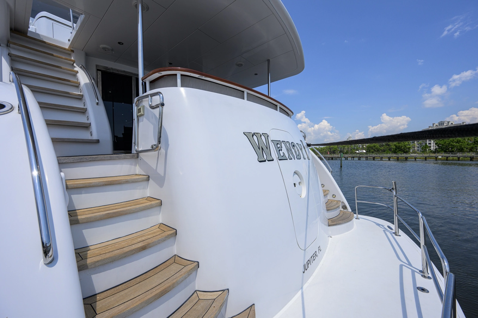 2013 Hatteras 80 Motor Yacht