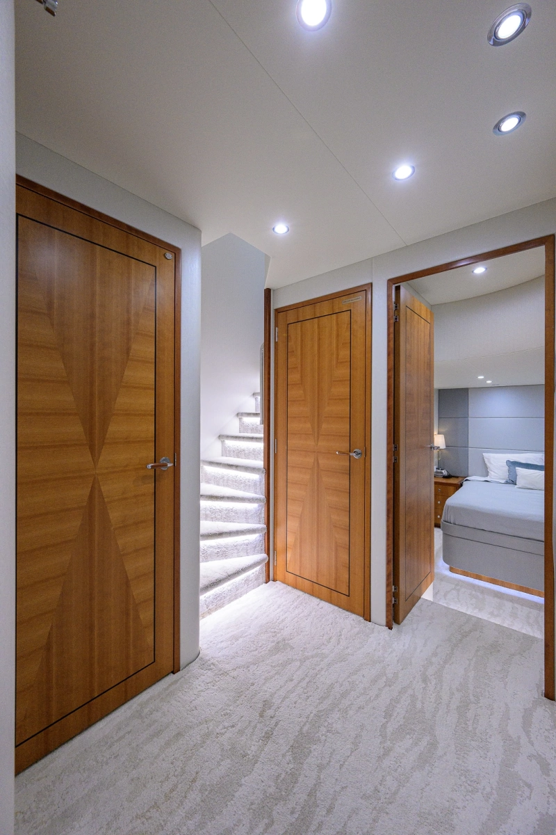 2013 Hatteras 80 Motor Yacht