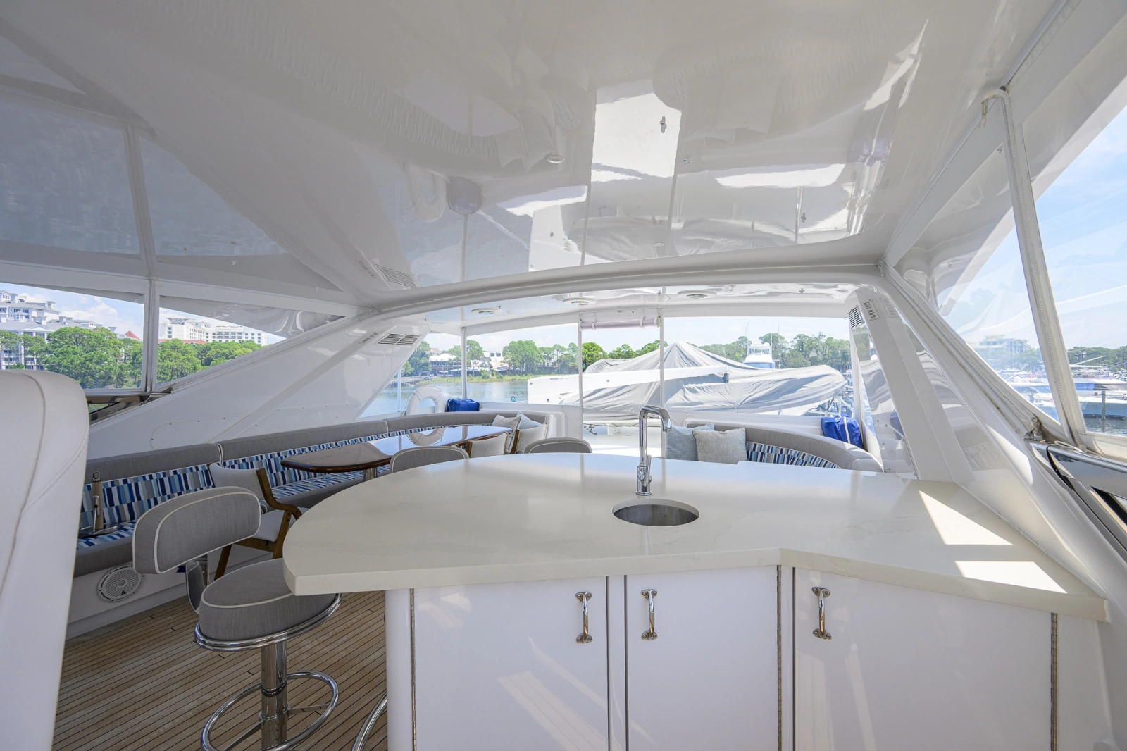 2013 Hatteras 80 Motor Yacht