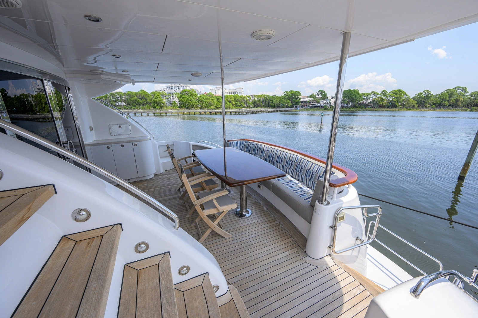 2013 Hatteras 80 Motor Yacht