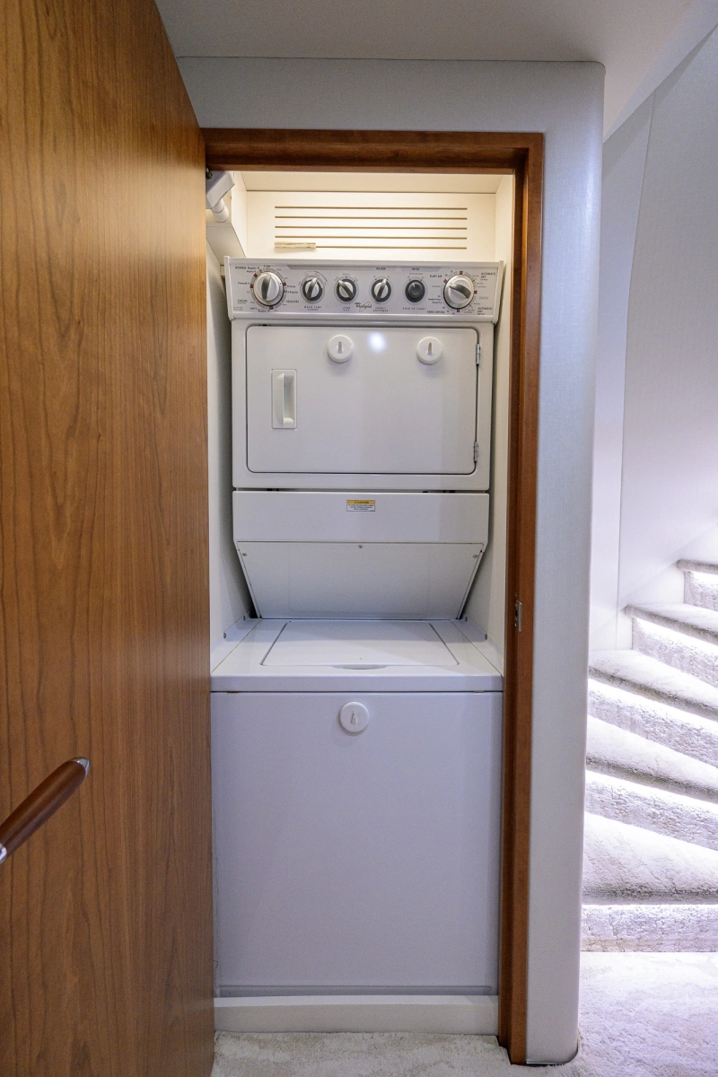 2013 Hatteras 80 Motor Yacht