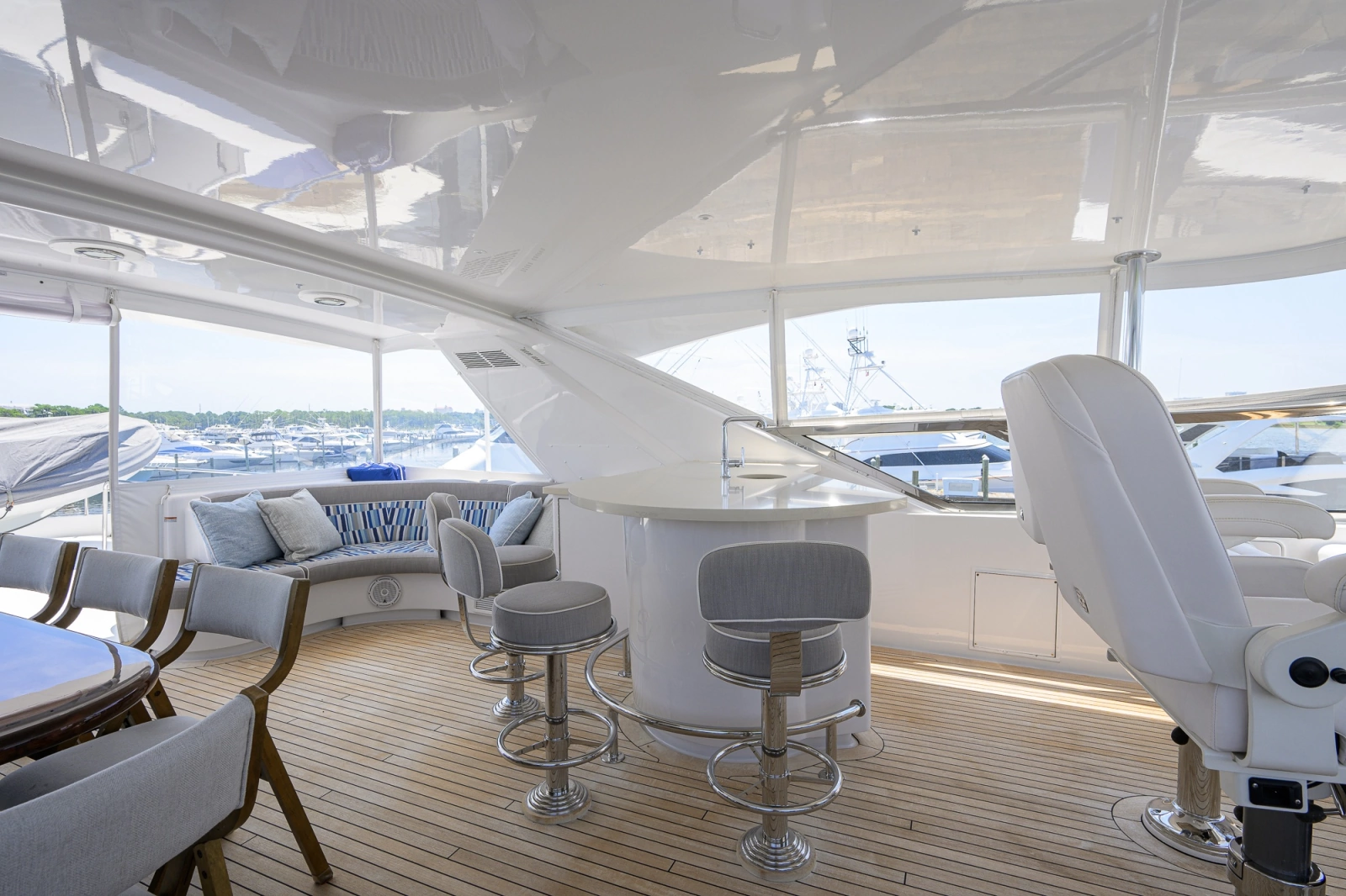2013 Hatteras 80 Motor Yacht