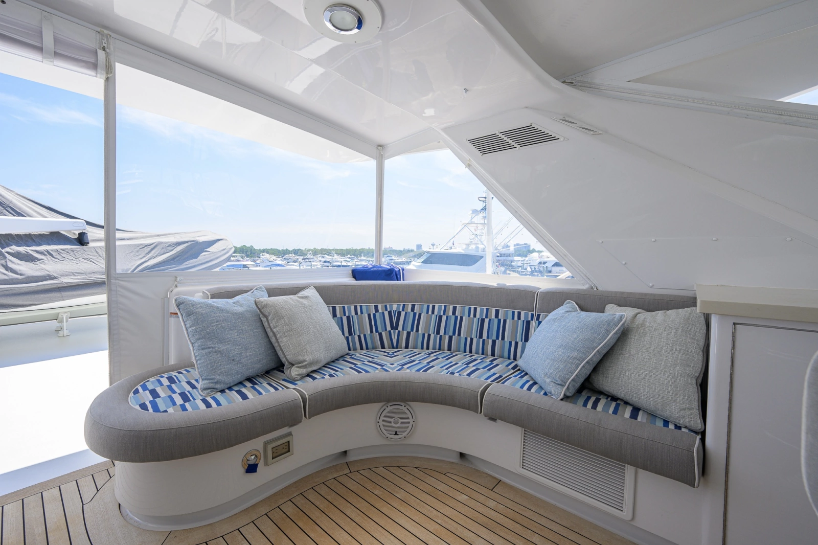 2013 Hatteras 80 Motor Yacht