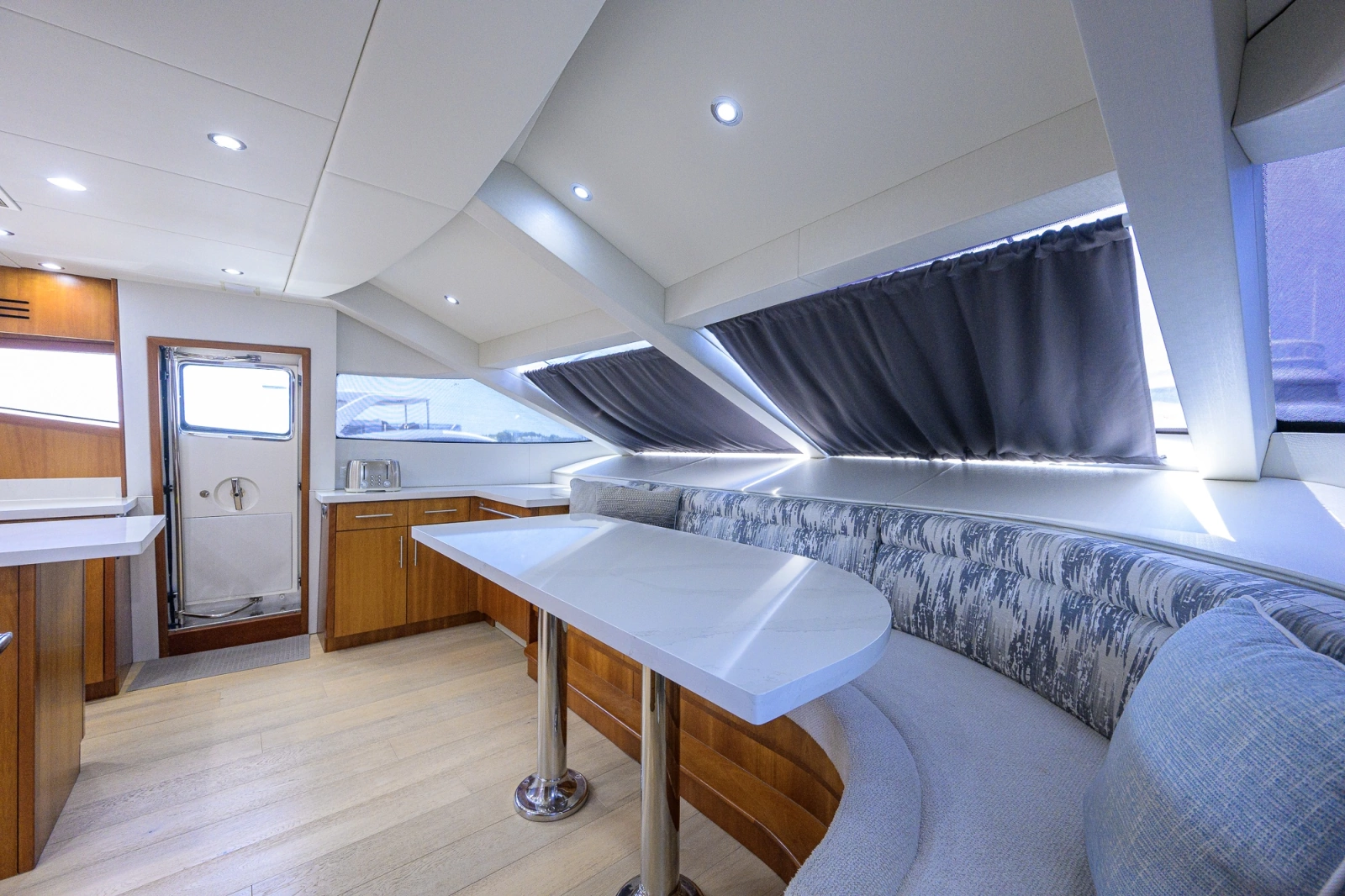 2013 Hatteras 80 Motor Yacht